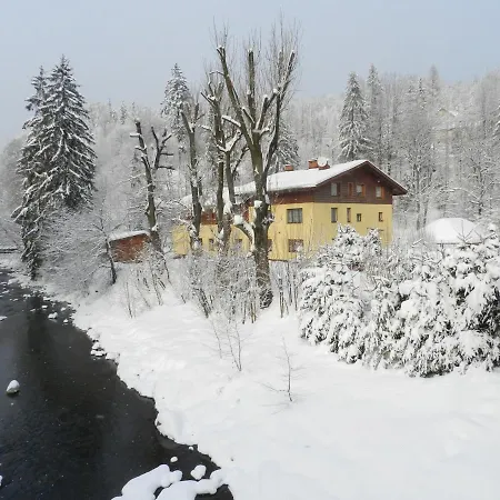 Emilia Quarto em Acomodações Particulares *