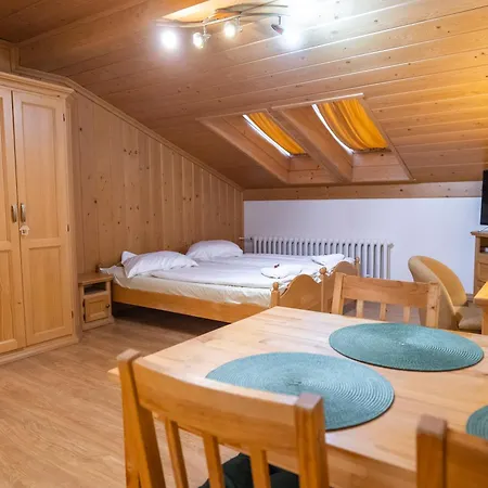 Emilia Quarto em Acomodações Particulares *